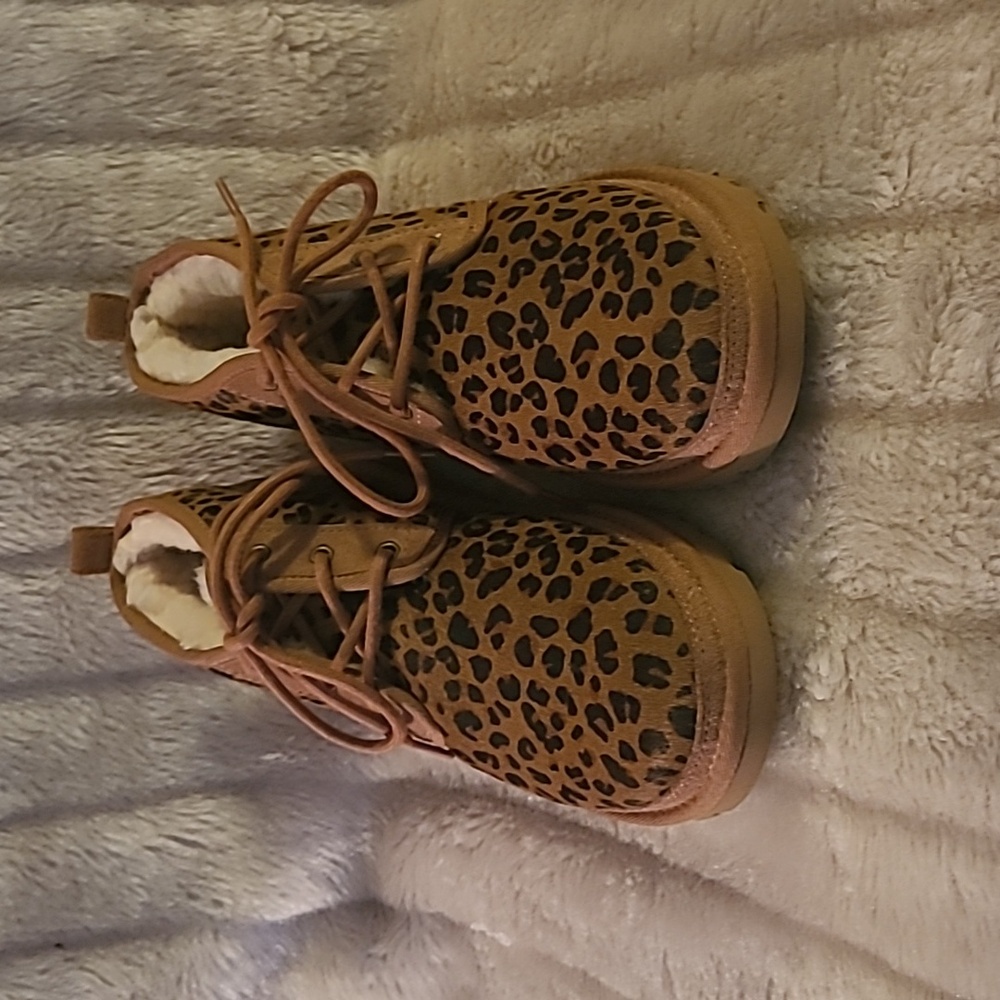 Ugg  Neumel Leopard Suede Boot Shoe.  Natural Fur Lining.  Size 10